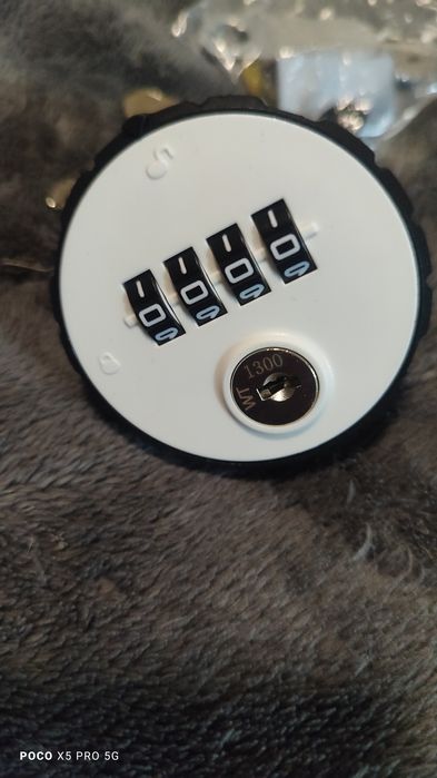 Комбинирана брава с ключ и код – 35 лв