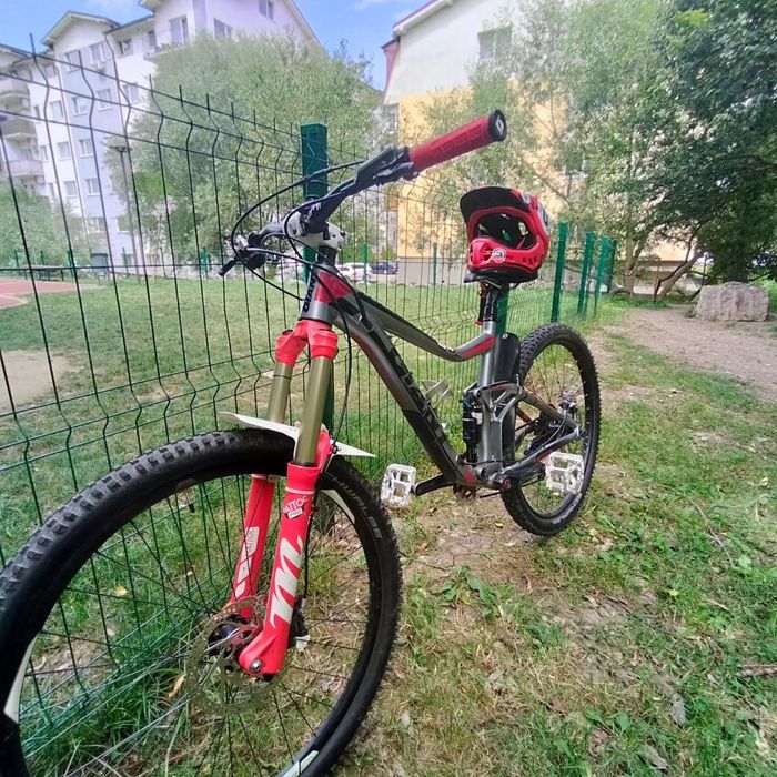 Bicicleta full suspension Giant