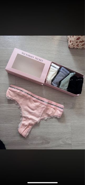 Bikini tanga dama Vs, Cak Tommy diferite modele si culori