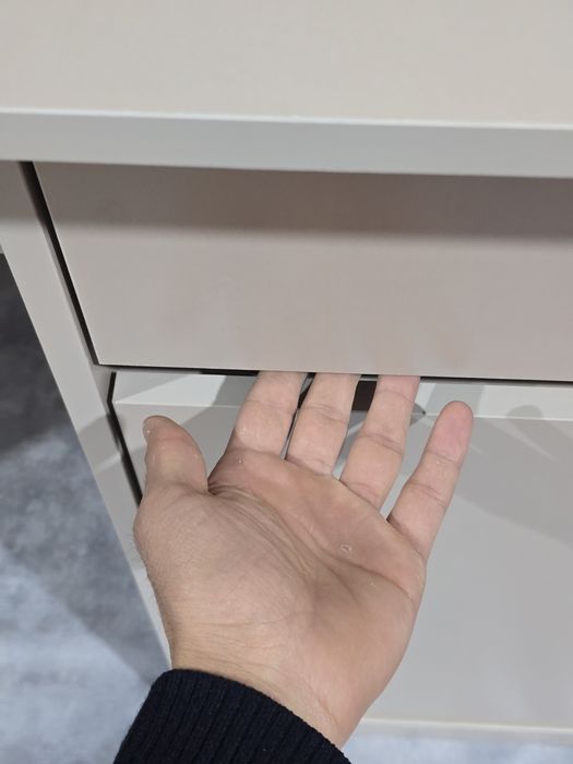 Yozuv stoli - Письменный стол