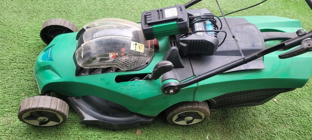 Vând mașina tuns iarba/gazonul gardenline 36v proveniență Germania