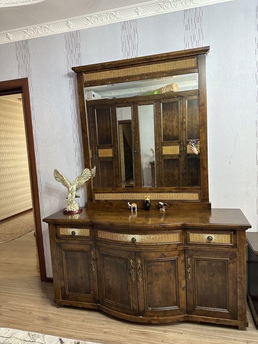 Комод с зеркалом и 2 тумбы