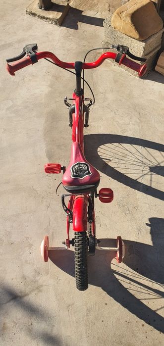 Детско колело със спомагателни колела