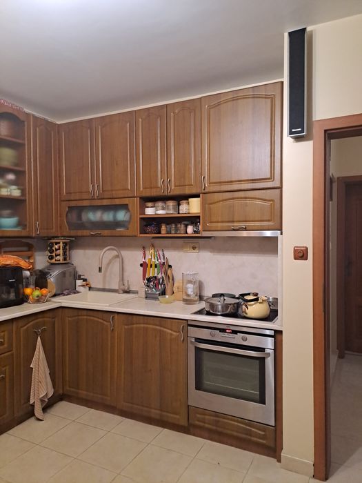 Обзавеждане за кухня със секция