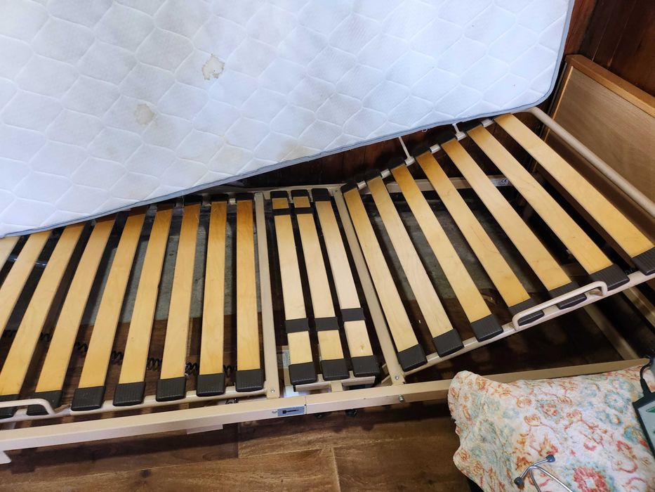 Инвалидно легло с механизми които напълно работят