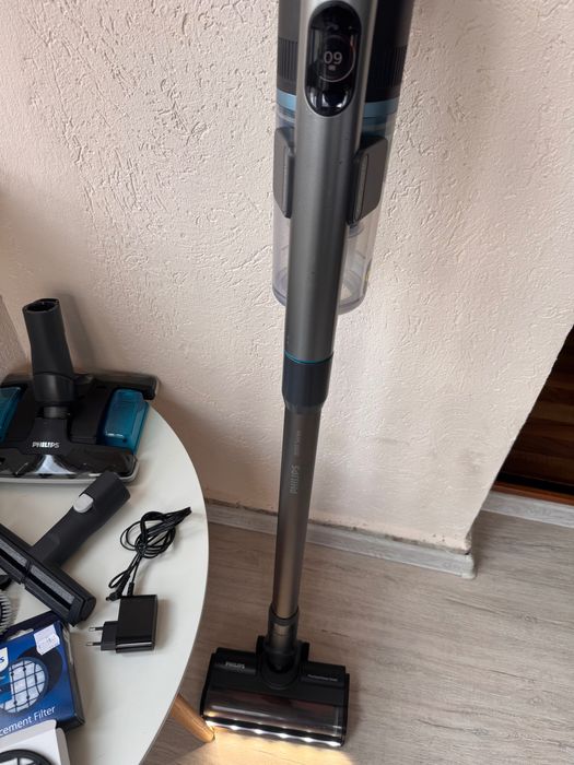 Вертикална прахосмукачка Philips xc8055