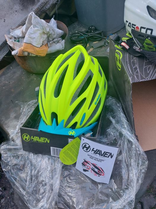 Vând casca de bicicleta