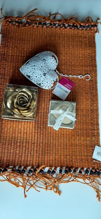 !!! НОВО "2 бр.  Декоративни  петлета +2 бр.-Свещници " СЪРЦЕ"