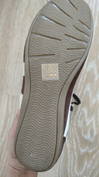 Продам кроссовки