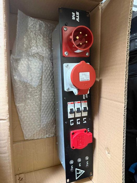 Distribuitor trifazic 380V RiedConn STV 16A de rack