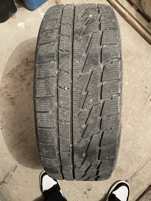 Продаются зимние шины 215/55 R17