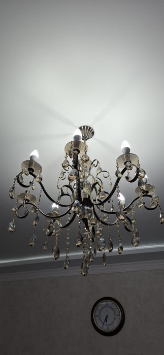 Люстра красивая, 8 рожков