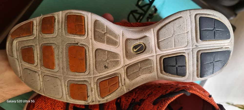 Adidasi Nike Flyknit Chukka