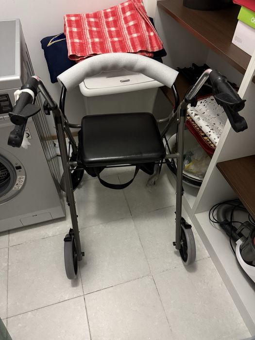 Ходунок кресло  для взрослых новое с сумкой и сиденьем