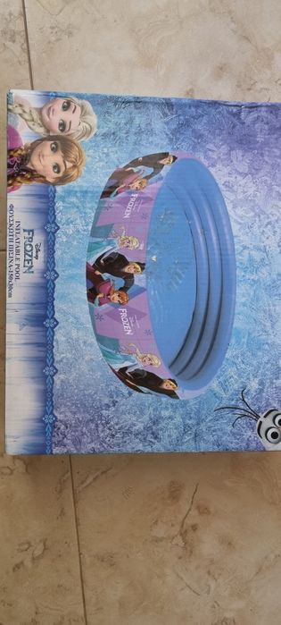 НОВ надуваем басейн FROZEN