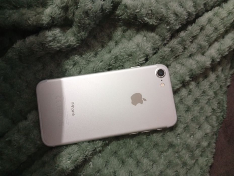 Vând iphone 7 în stare foarte buna