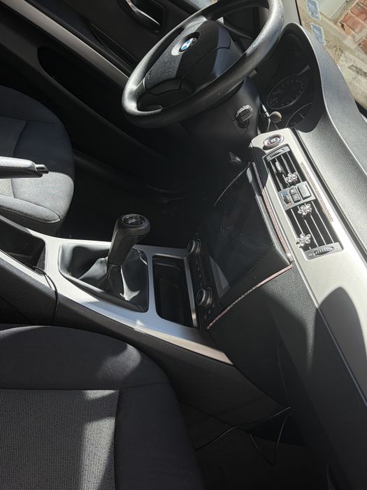 BMW 320 E90 кола