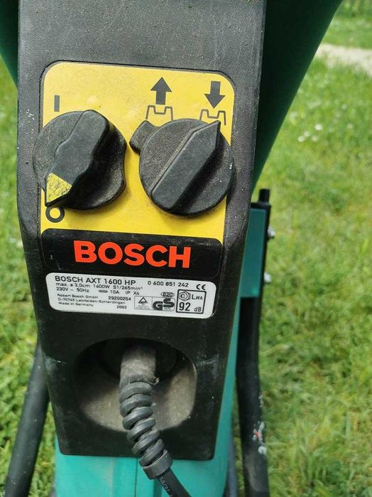 самопридърпваща клонотрошачка дробилка за клони Bosch AXT 1600 HP тиха