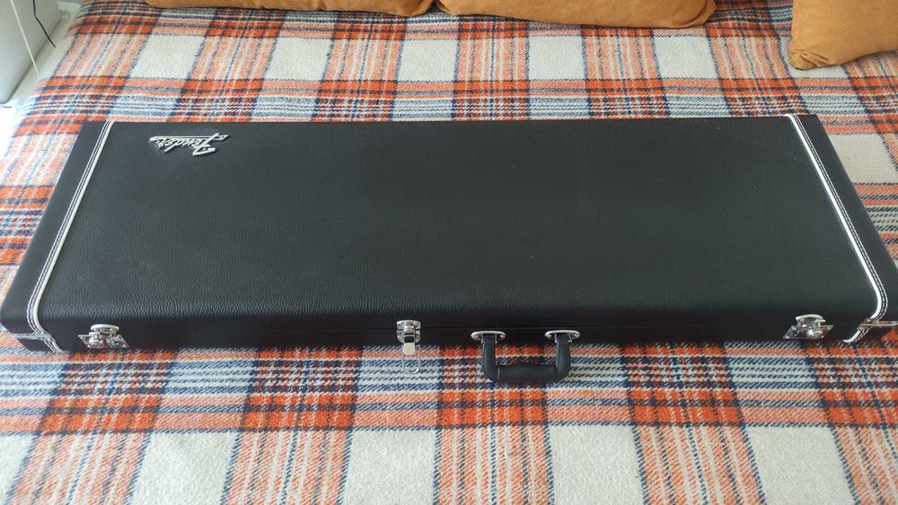 Куфар за бас китара Fender Pro P/J BASS Case