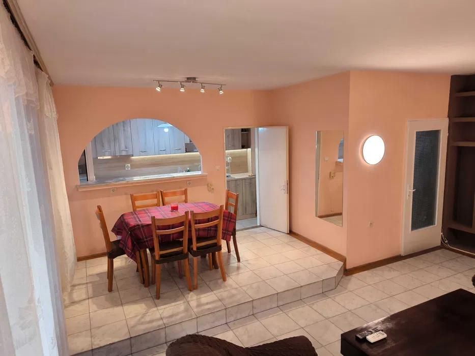 Дава се под наем Тристаен апартамент в Пловдив, Център - 100 кв.м за 475 € - Снимка #2