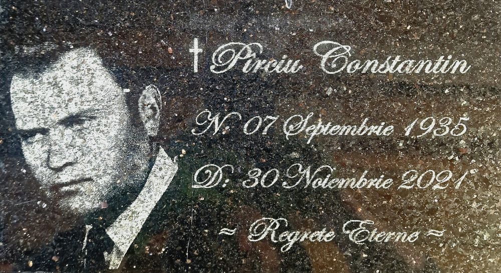 Masa granit , cimitir , cruce , gardut felinar fotogravura pe granit