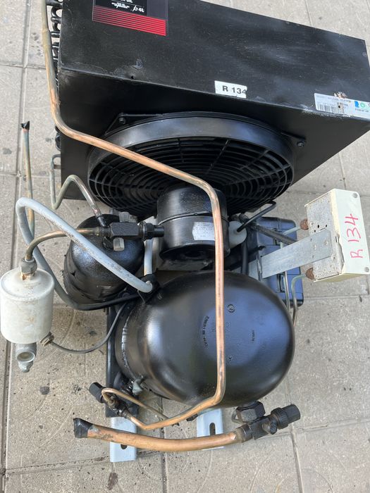 Компресор за хладилна витрина