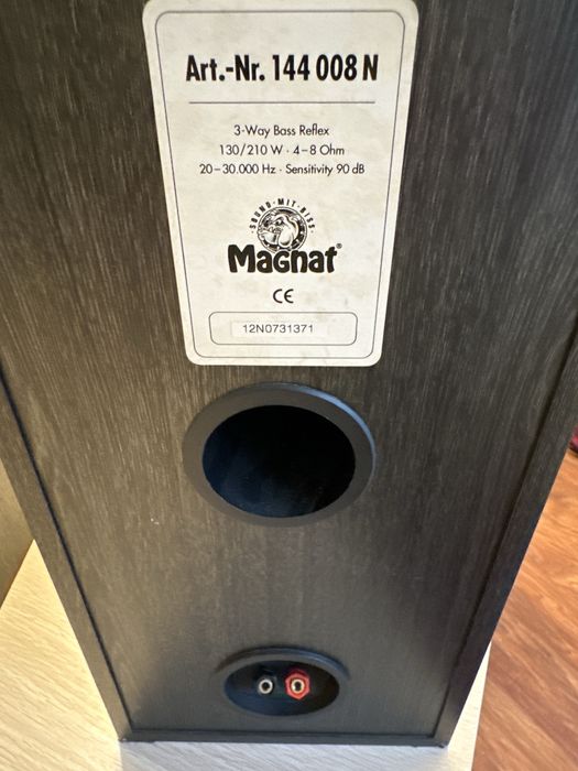 Boxe Magnat 3 way bass reflex 200W