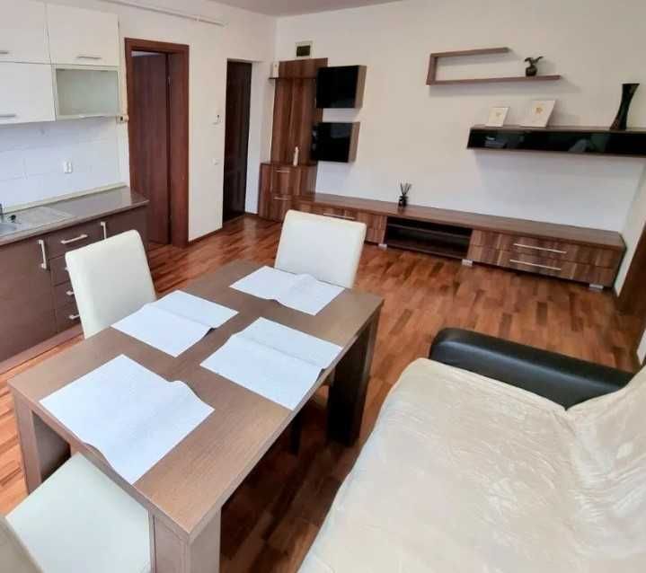 Тристаен апартамент под наем в Центъра