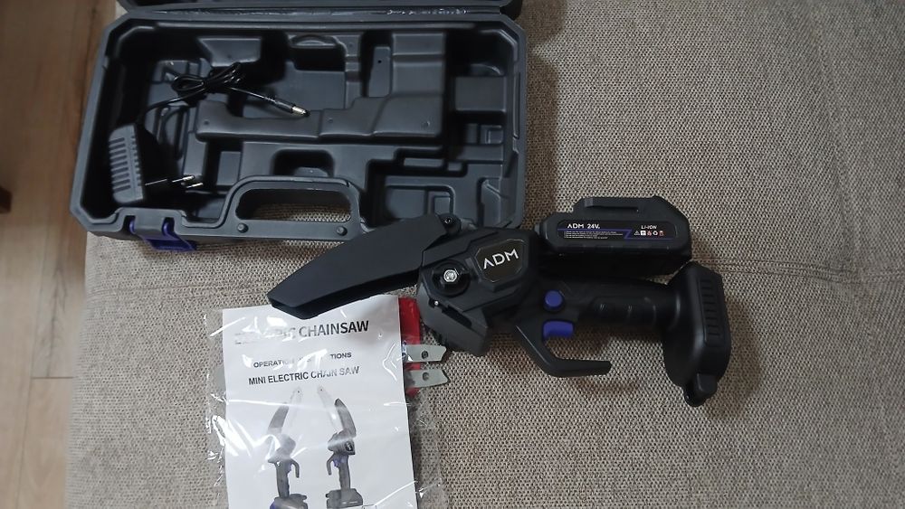 Fierăstrău pe acumulator