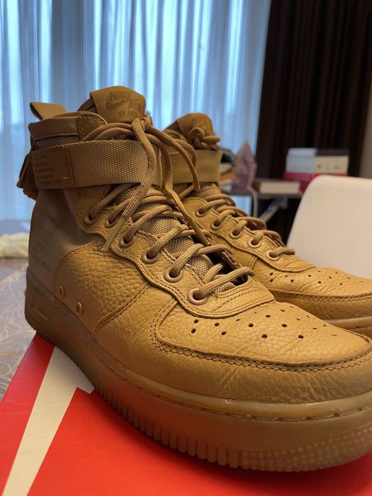 Limited Retro Nike Air Force 1 Mid