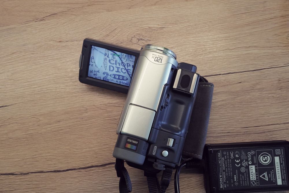 Camera video Sony DCR-TRV33E mini DV lentile Zeiss CCD caseta Handycam