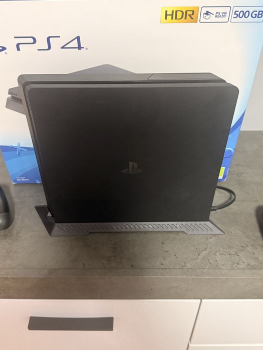 PlayStation 4 500GB с два джойстика
