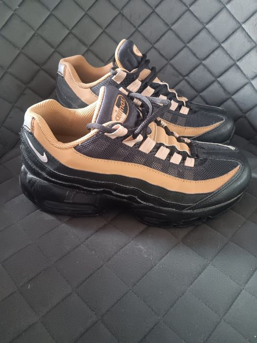 NIKE Air MAX 95 Black Elemental Gold