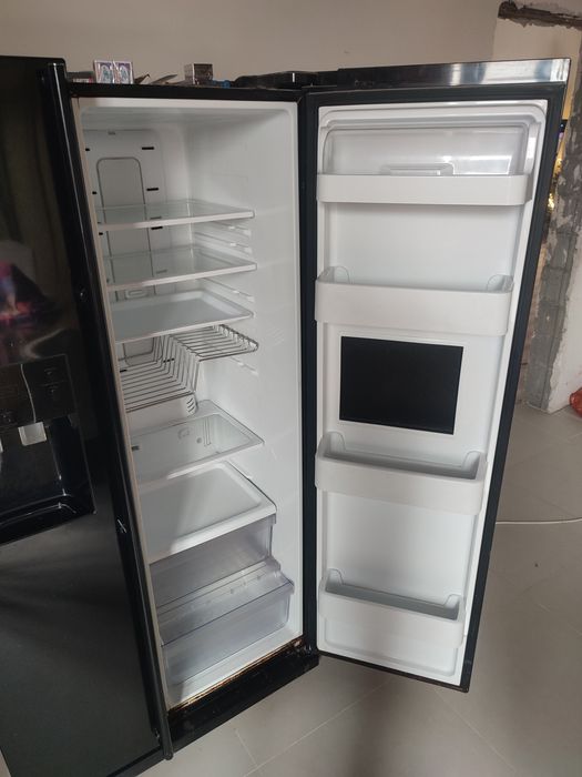 Холодильник большой