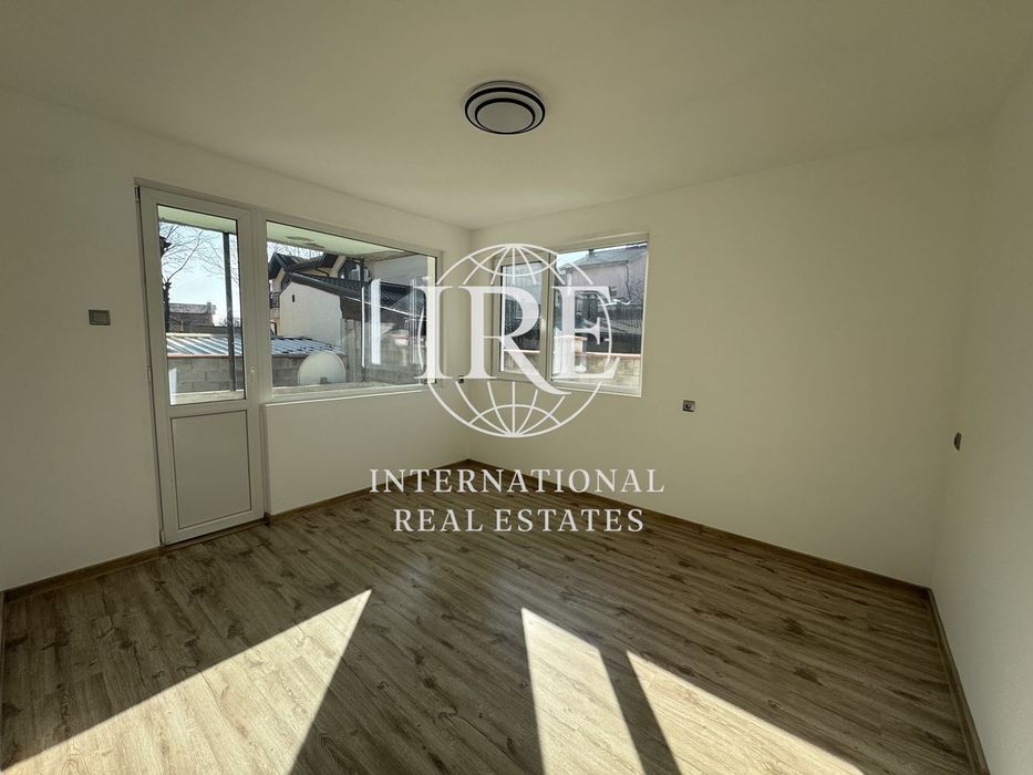 Продава се Тристаен апартамент в Варна, Галата - 100 кв.м за 1122 €/кв.м - Снимка #3