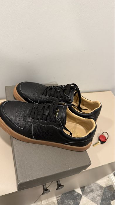 Кроссовки классические