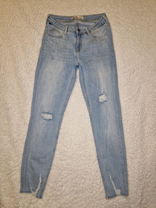 Blugi Zara, marime 38, aplicatii perle