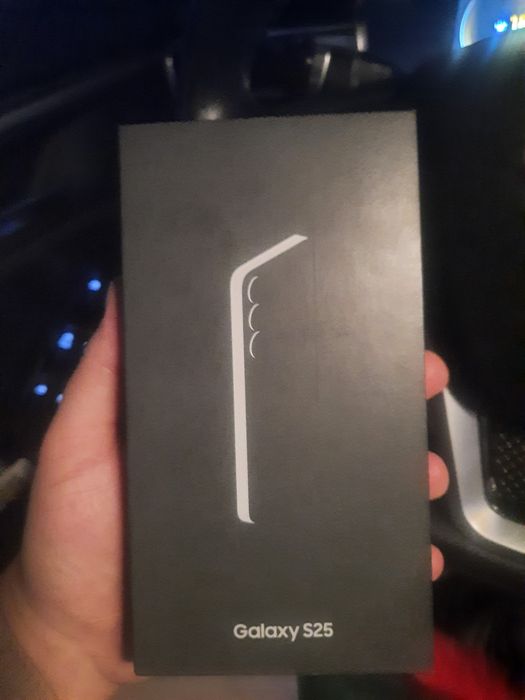 Samsung S25 почти новый