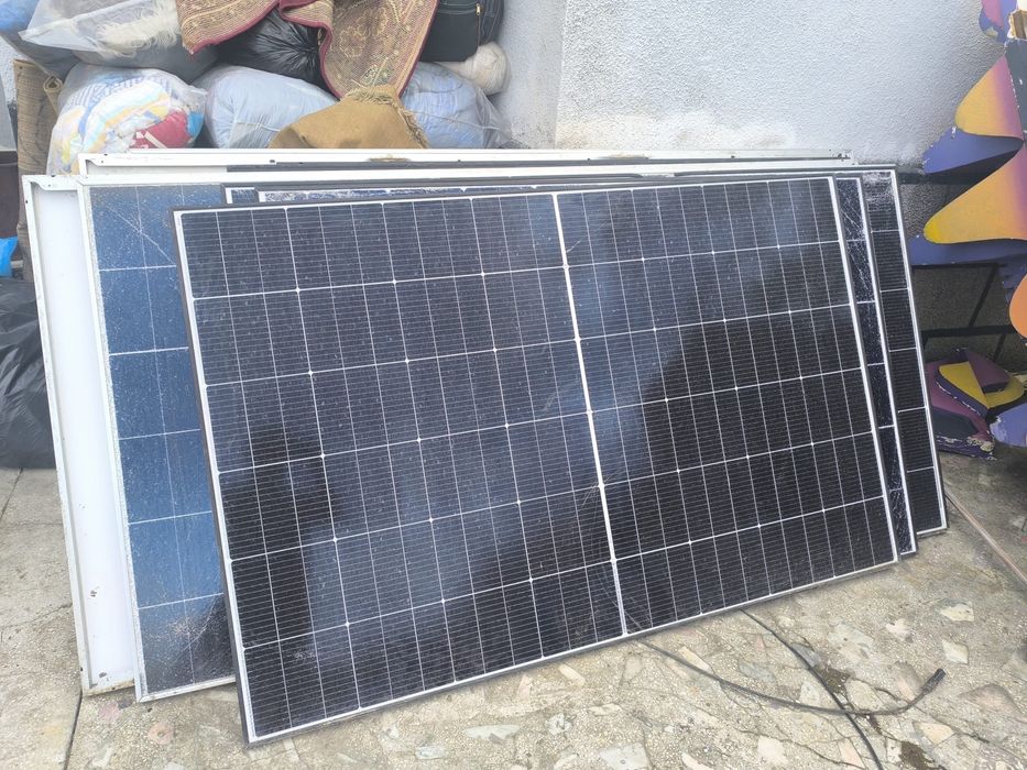 Panouri solare cu defecte fisuri pentru piese 11 panouri x 15 lei bucata Trina Solar 425W. 2,28 m × 1,13 m Panouri fotovoltaice LONGi 570W – 2.2m