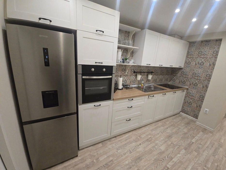 Тристаен апартамент, под наем, Гръцка махала