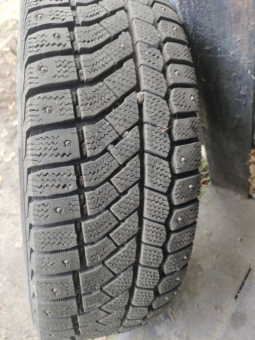 Продам 2 баллона на.  195/65R15