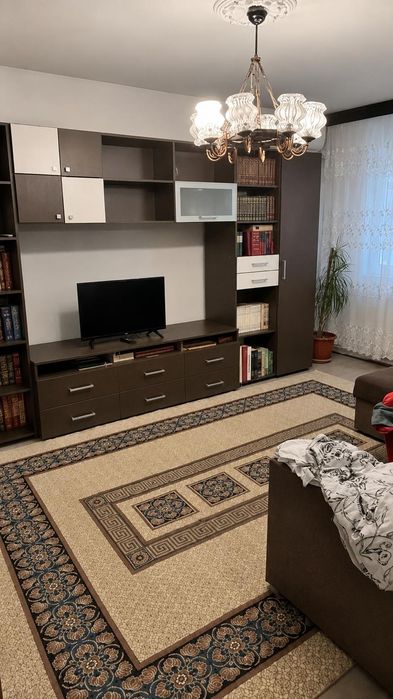 Vand apartament 3 camere decomandat zona Straja-Piata Resita