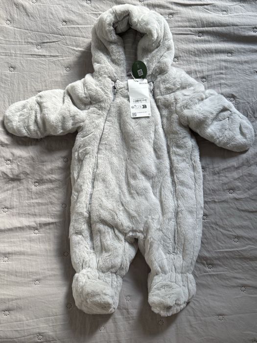 Costum pufos pentru bebelusi