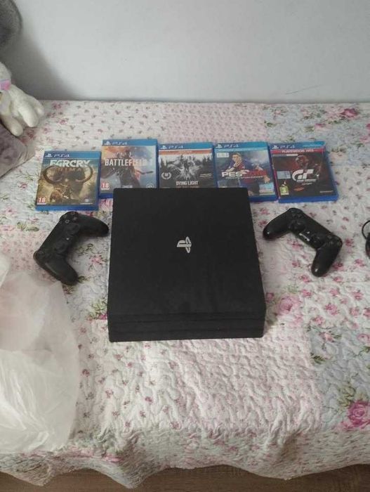 PS4 pro+2 controllere+jocuri