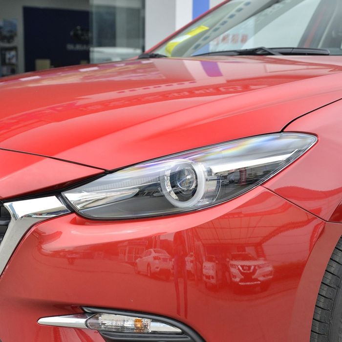 Стекла фар Mazda 3 BM
