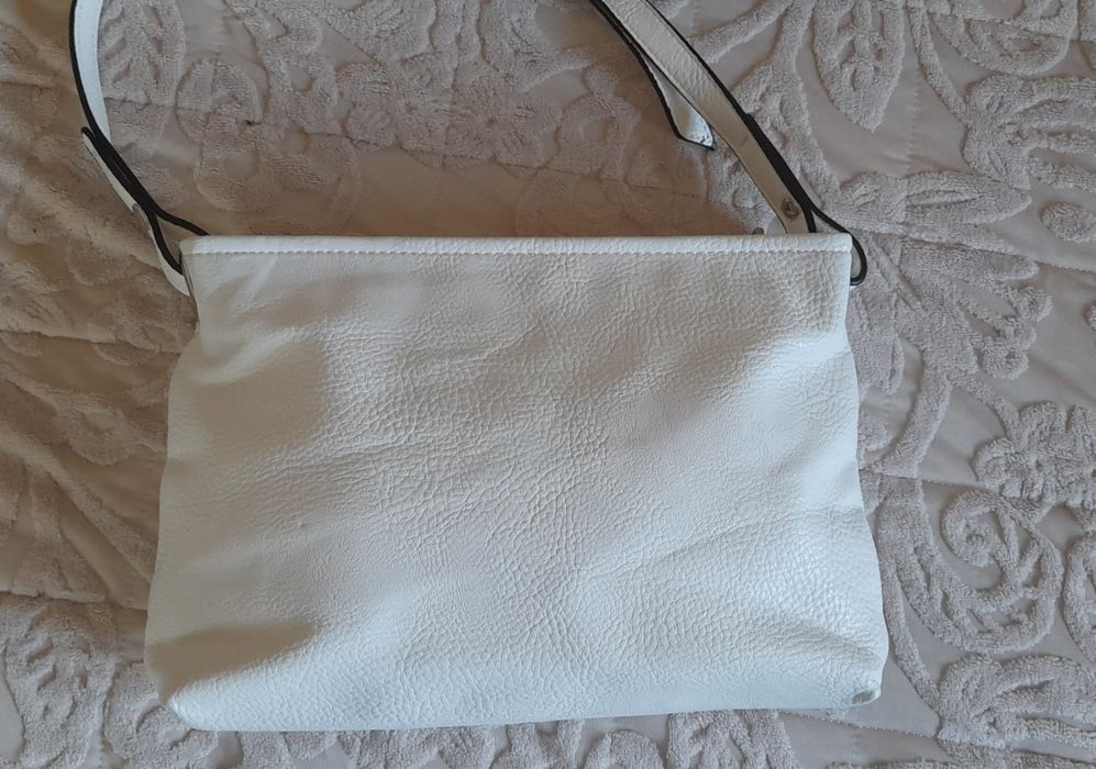 Бели летни чанти по 8 €