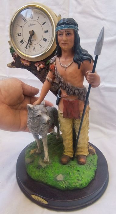 Figurină decorativă Indian cu ceas cu quartz, din rașină acrilică
