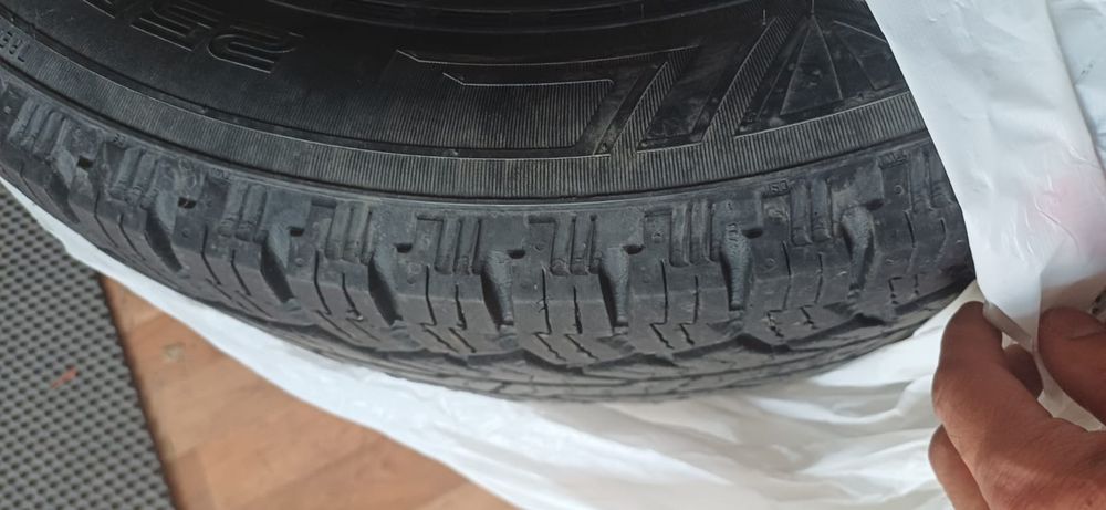 Продам шины всесезонка 255/70/16