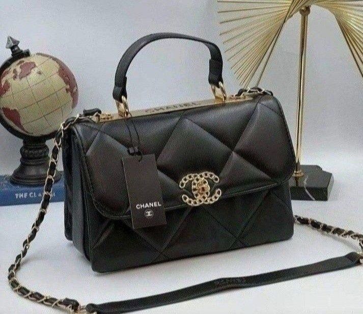 Geanta damă cu maner,logo metalic auriu, saculet, etichetă