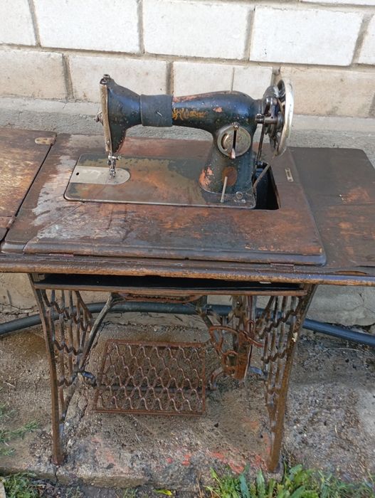 Швейная машина советская продам
